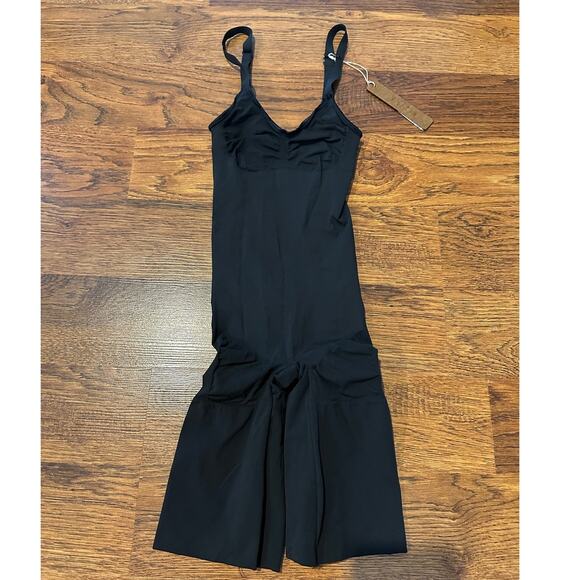 SKIMS Seamless Sculpt Mid-Thigh Bodysuit Black Size XS – NWT Shapewear - Picture 1 of 7